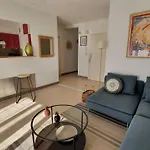 Lovely Romaine Nîmes
